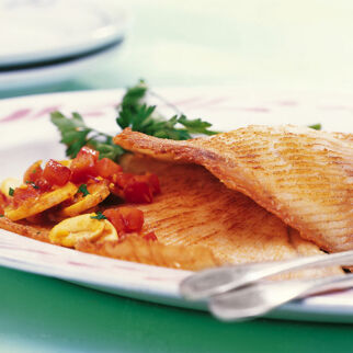 Rochenflügel mit Safran-Tomaten-Pilzen