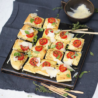 Focaccia mit Kirschtomaten Focaccia mit Kirschtomaten