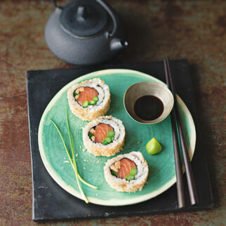 Ura-Maki mit Lachs und Spargel Ura-Maki mit Lachs und Spargel