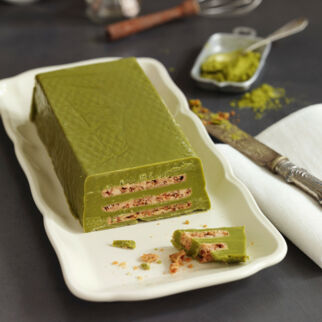 Keks-Schichttorte mit Matcha Keks-Schichttorte mit Matcha