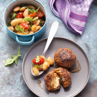 Feta-Frikadellen mit weißen Bohnen Feta-Frikadellen mit weißen Bohnen