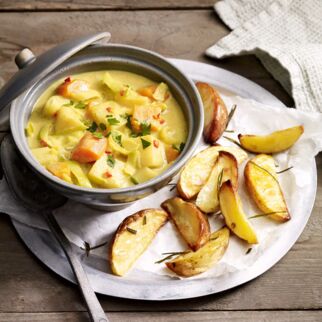 Petersilienwurzel-Curry mit Potato Wedges Petersilienwurzel-Curry mit Potato Wedges