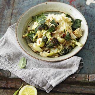 Ofen-Brokkoli mit Kurkumapüree Ofen-Brokkoli mit Kurkumapüree