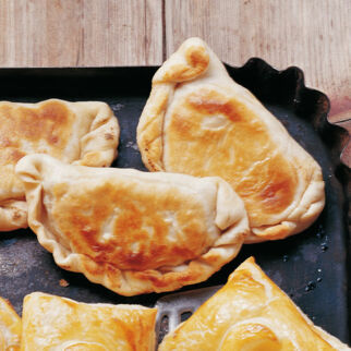 Fladen mit Pilzen aus der Pfanne