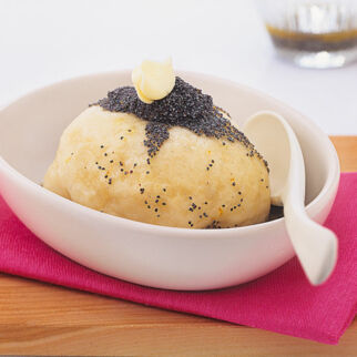 Germknödel mit Mohn