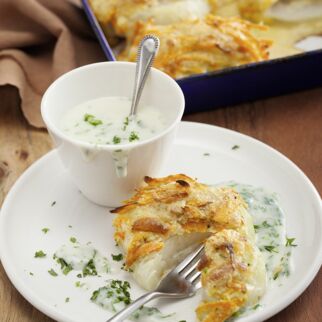 Knusprige Kohlrabiplätzchen mit Petersiliensauce Knusprige Kohlrabiplätzchen mit Petersiliensauce
