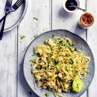 Reisnudel-Kohl-Pfanne mit Garnelen