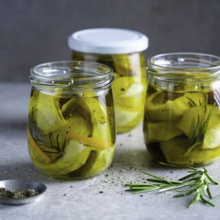 Artischocken mit Rosmarin, Zitronen und Orangen Artischocken mit Rosmarin, Zitronen und Orangen