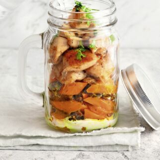 Curry-Möhrensuppe mit Hähnchen Curry-Möhrensuppe mit Hähnchen