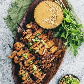 Saté-Spieße mit Erdnussdip Saté-Spieße mit Erdnussdip
