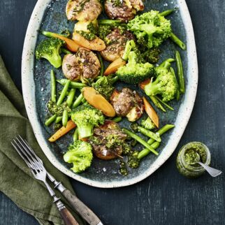 Gartengemüse mit Smashed Potatoes und Pesto Gartengemüse mit Smashed Potatoes und Pesto