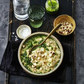 Topinambur-Graupotto
mit Haselnüssen Topinambur-Graupotto
mit Haselnüssen