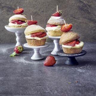 Puddingburger mit Erdbeeren Puddingburger mit Erdbeeren