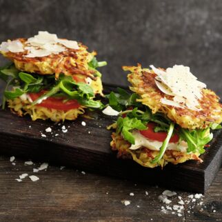 Rösti-Burger mit Rucola