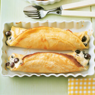 Topfenpalatschinken mit Heidelbeeren Topfenpalatschinken mit Heidelbeeren