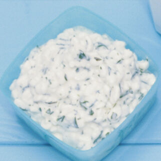 Kräuter-Dip mit Rohkoststicks
