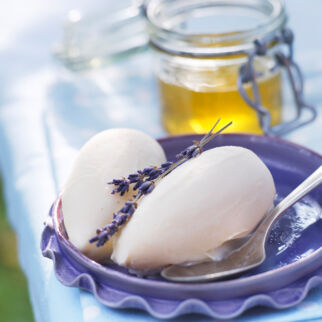 Sahniges Lavendel-Honig-Eis Sahniges Lavendel-Honig-Eis