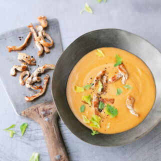 Süßkartoffel-Erdnuss-Suppe mit Currypute Süßkartoffel-Erdnuss-Suppe mit Currypute