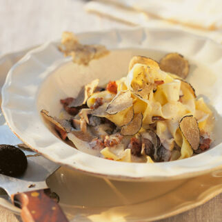 Bandnudeln mit Wurst-Sahne-Sugo Bandnudeln mit Wurst-Sahne-Sugo