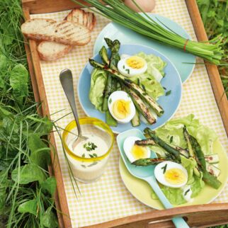 Blattsalat mit gebratenem Spargel
