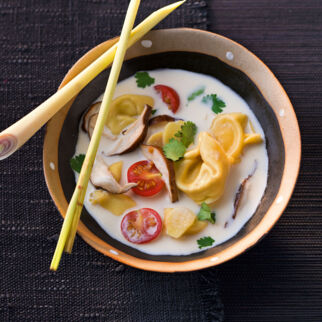 Tortelloni in Kokosbrühe