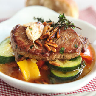 Gebratene Lammkeule mit Ratatouille Gebratene Lammkeule mit Ratatouille