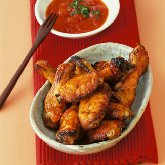Chicken Wings mit Tomatendip Chicken Wings mit Tomatendip