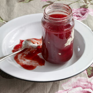 Rhabarbergelee mit Erdbeeren Rhabarbergelee mit Erdbeeren