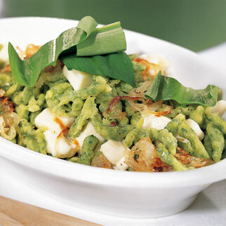 Bärlauchspätzle mit Mozzarella Bärlauchspätzle mit Mozzarella