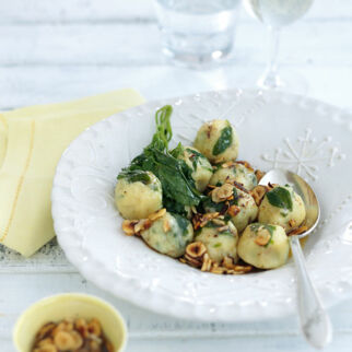 Melde-Gnocchi mit Haselnussbutter