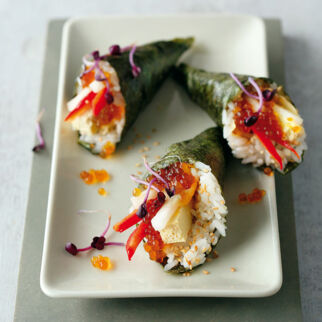 Temaki-Sushi mit »Kaviar« und Wasabi-Tofu Temaki-Sushi mit »Kaviar« und Wasabi-Tofu