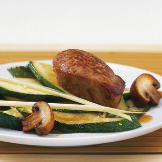 Schweinefilet mit geschmorten Zucchini