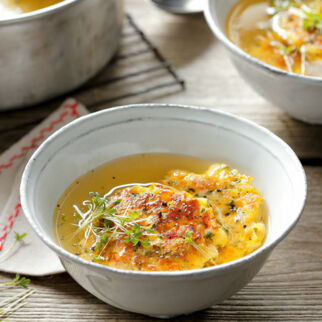 Kaspressknödel in Gemüsebrühe Kaspressknödel in Gemüsebrühe