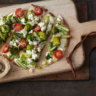 Tortilla-Pizza mit Spargel Tortilla-Pizza mit Spargel