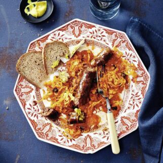Halal-Bratwurst mit Sauerkraut