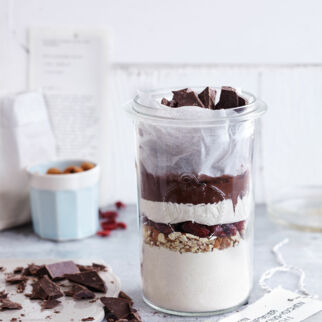 Geschenk im Glas Mandelwürfel mit Cranberrys Geschenk im Glas Mandelwürfel mit Cranberrys