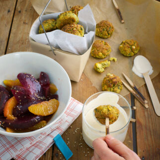 Ofen-Falafel mit Rote-Bete-Salat Ofen-Falafel mit Rote-Bete-Salat