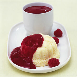 Grießflammeri mit Himbeerpüree Grießflammeri mit Himbeerpüree