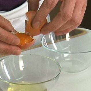 Eier richtig trennen Eier richtig trennen