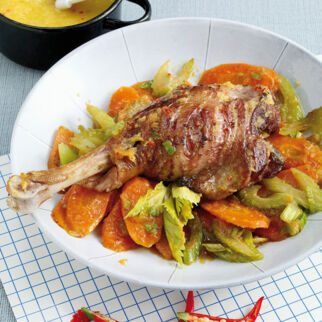 Gänsekeulen mit Ananas und Sellerie Gänsekeulen mit Ananas und Sellerie