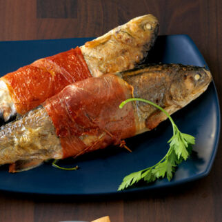 Gebratener Saibling im Schinkenwickel Gebratener Saibling im Schinkenwickel