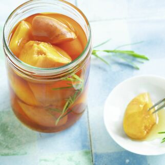 Gebackene Pfirsiche mit Rosmarin Gebackene Pfirsiche mit Rosmarin