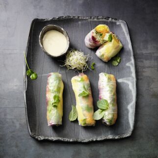 Sommerrollen mit Erdnussdip Sommerrollen mit Erdnussdip