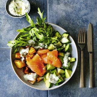 Kartoffel-Lachs-Bowl mit Avocado Kartoffel-Lachs-Bowl mit Avocado