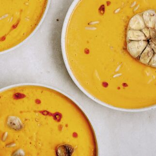 K&uuml;rbissuppe mit Paprika und Harissa-&Ouml;l