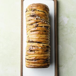 Zupfbrot mit Marzipan-Schokolade Zupfbrot mit Marzipan-Schokolade