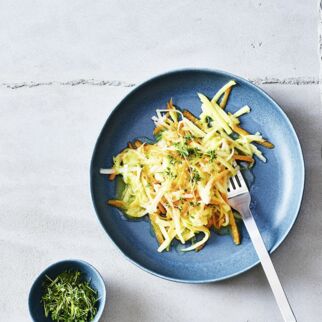 Raffelsalat mit Ahornsirup-Senf-Dressing Raffelsalat mit Ahornsirup-Senf-Dressing