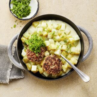 Tatar-Frikadellen mit Kohlrabi-Kartoffel-Ragout Tatar-Frikadellen mit Kohlrabi-Kartoffel-Ragout