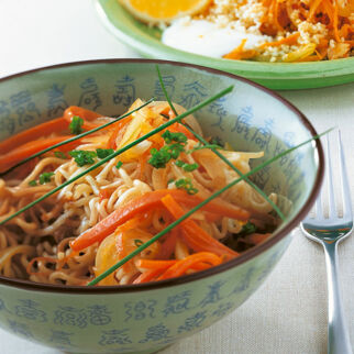 Scharfe Asia-Nudeln Scharfe Asia-Nudeln