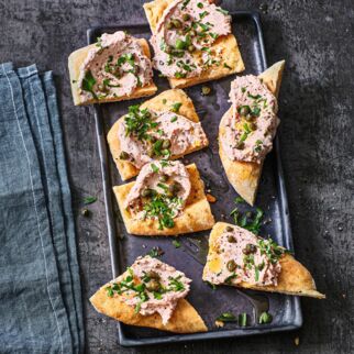 Pinsa-Häppchen mit Thunfischcreme Pinsa-Häppchen mit Thunfischcreme